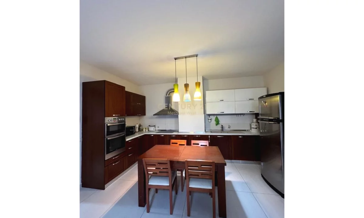 Shtepi me qera Apartament ne Tirane, 2+1, Mobilimi E mobiluar, Pagesa 900  Euro.