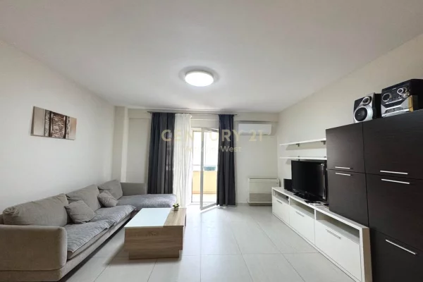 Shtepi me qera Apartament ne Tirane, 2+1, Mobilimi E mobiluar, Pagesa 900  Euro.