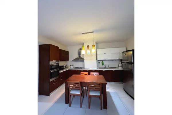 Shtepi me qera 2+1 ne Tirane - 900 Euro