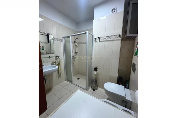 Shtepi me qera 2+1 ne Tirane - 900 Euro