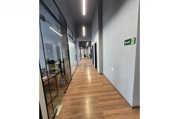 Ambient biznesi me qera 3+1 ne Tirane - 5,000 Euro