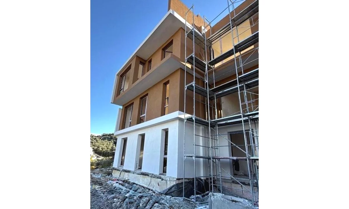 Luxury villas for sale in Tirana 4+1, Emty