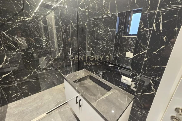 Appartamento in vendita a Tirana 2+1, Arredato