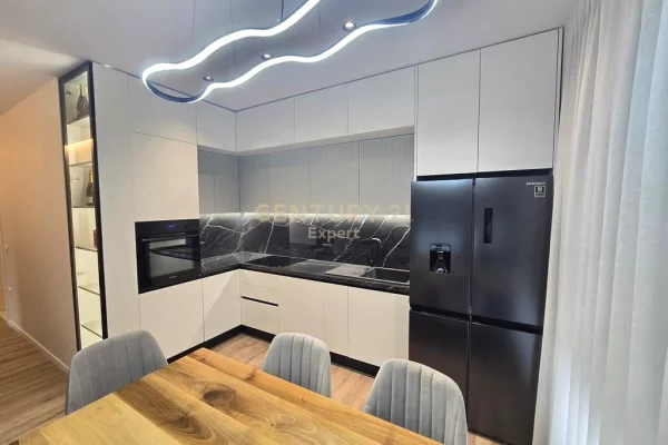 Appartamento in vendita a Tirana 2+1, Arredato