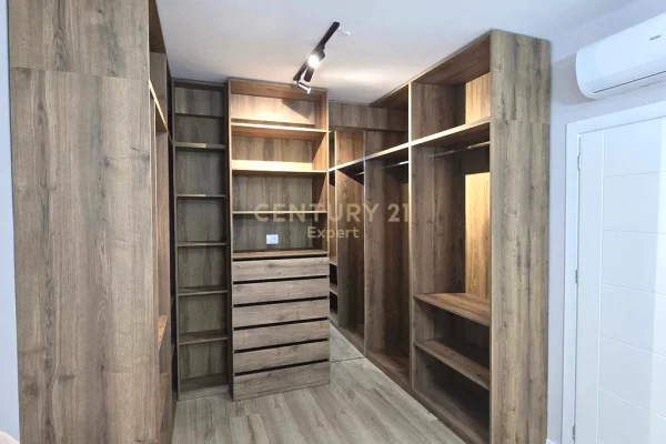 Appartamento in vendita a Tirana 2+1, Arredato