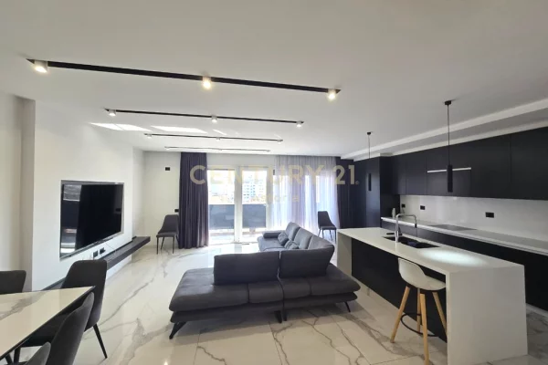 Appartamento in vendita a Tirana 2+1, Arredato