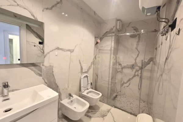 Appartamento in vendita a Tirana 2+1, Arredato