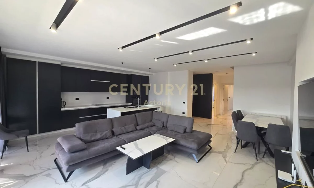 Appartamento in vendita a Tirana 2+1, Arredato