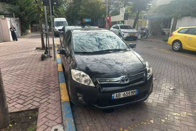 Makina ne shitje ne Tirane - 8,000 Euro