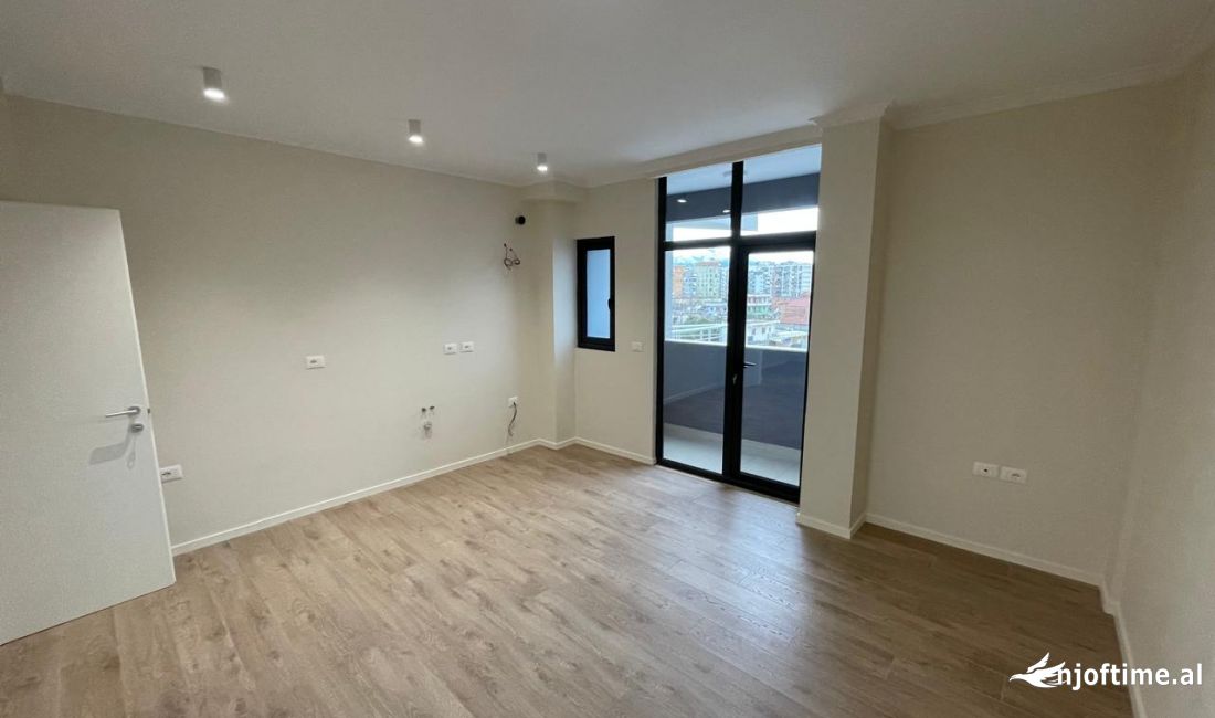 Shtepi ne shitje Apartament ne Tirane, 2+1, Mobilimi Bosh, pa mobiluar, Pagesa 135,000  Euro.