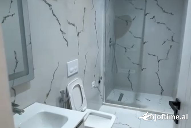 Shtepi ne shitje Apartament ne Tirane, 1+1, Mobilimi Bosh, pa mobiluar, Pagesa 125,000  Euro.