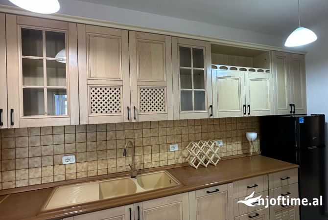 Shtepi me qera 2+1 ne Tirane - 750 Euro