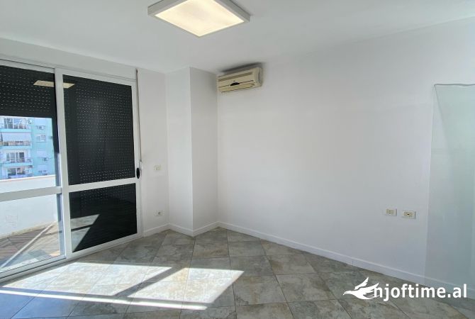 Ambient biznesi me qera 3+1 ne Tirane - 900 Euro