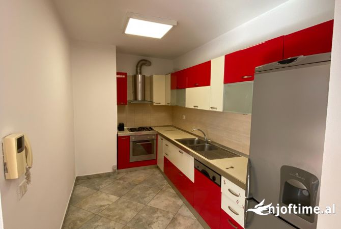 Ambient biznesi me qera 3+1 ne Tirane - 900 Euro