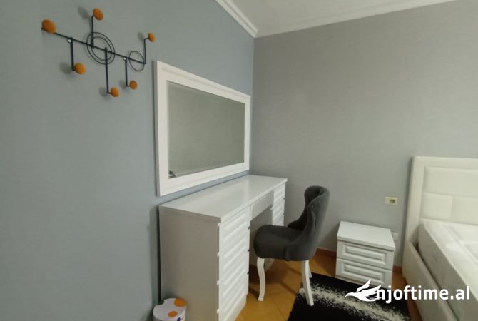Shtepi me qera Apartament ne Tirane, 2+1, Mobilimi E mobiluar, Pagesa 450  Euro.