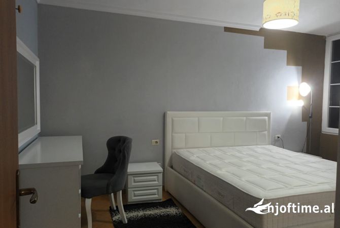 Shtepi me qera Apartament ne Tirane, 2+1, Mobilimi E mobiluar, Pagesa 450  Euro.