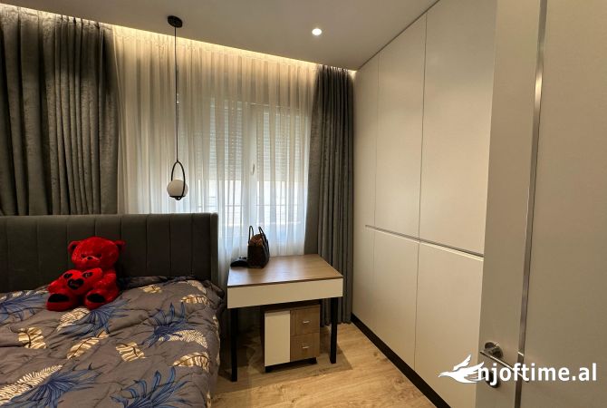 Shtepi ne shitje Apartament ne Tirane, 2+1, Mobilimi E mobiluar, Pagesa 337,000  Euro.