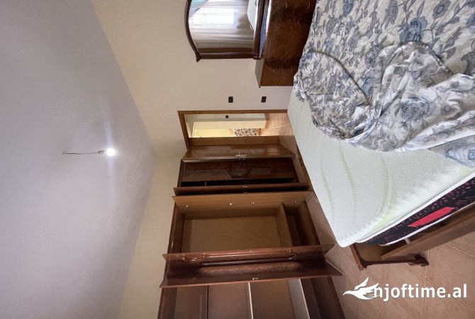 Shtepi me qera Apartament ne Tirane, 2+1, Mobilimi E mobiluar, Pagesa 350  Euro.