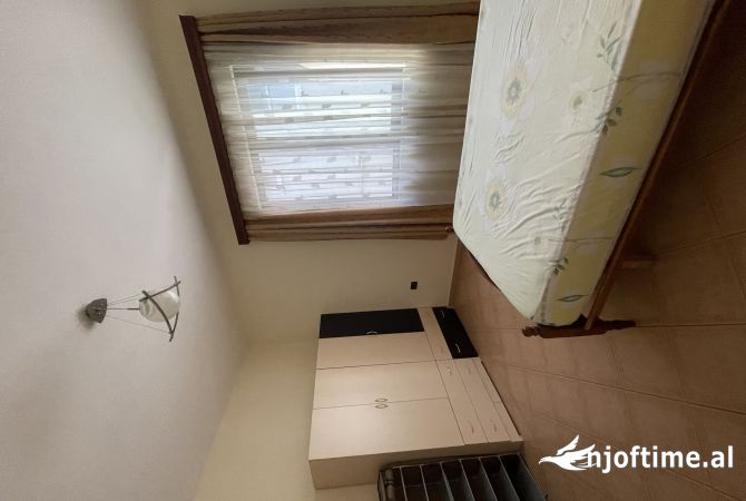 Shtepi me qera Apartament ne Tirane, 2+1, Mobilimi E mobiluar, Pagesa 350  Euro.