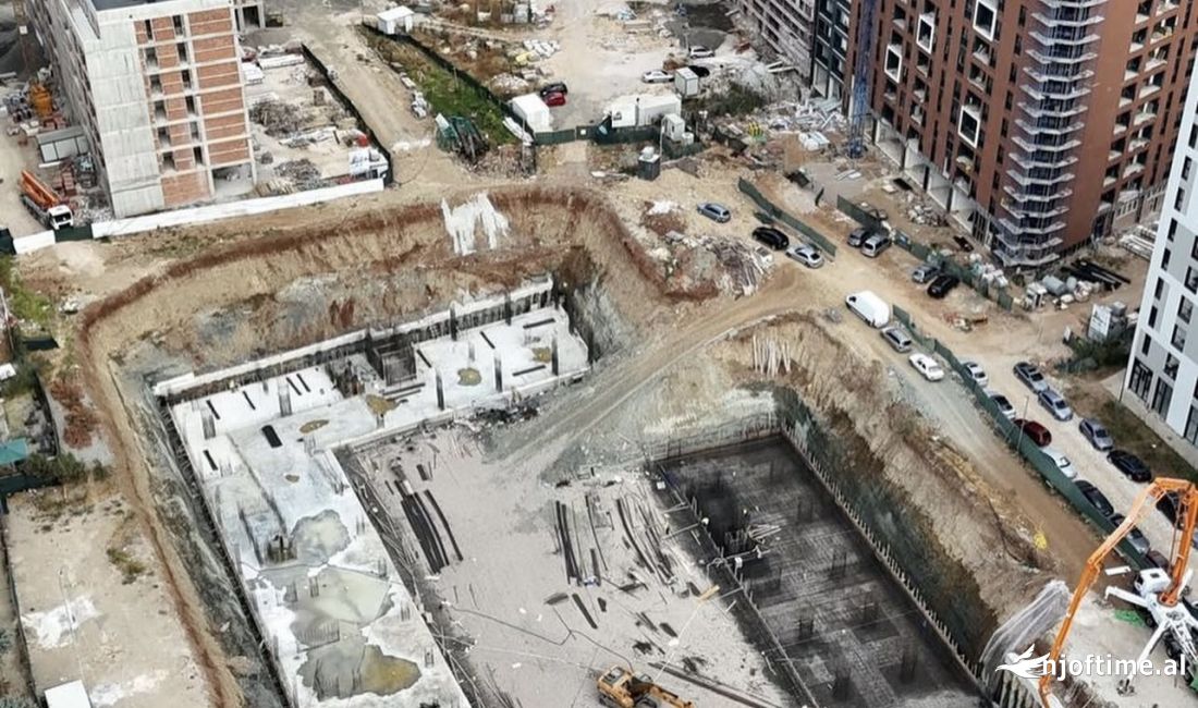 Shtepi ne shitje Apartament ne Tirane, 2+1, Mobilimi Bosh, pa mobiluar, Pagesa 175,000  Euro.