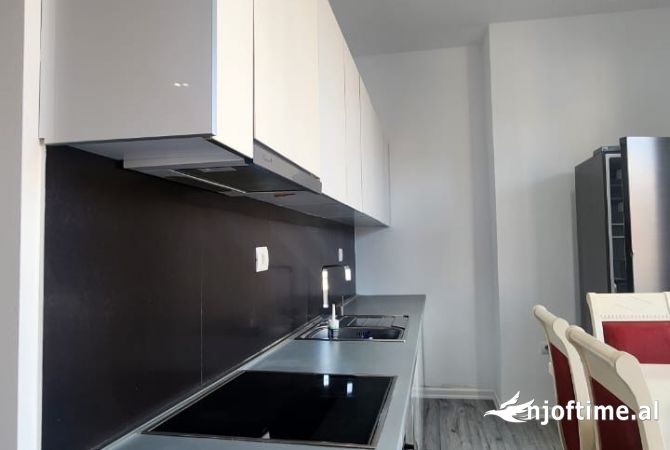 Shtepi me qera 2+1 ne Tirane - 900 Euro