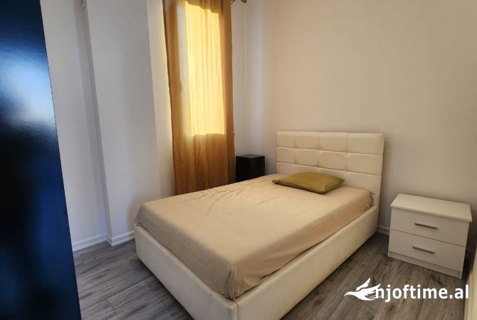 Shtepi me qera Apartament ne Tirane, 2+1, Mobilimi E mobiluar, Pagesa 900  Euro.
