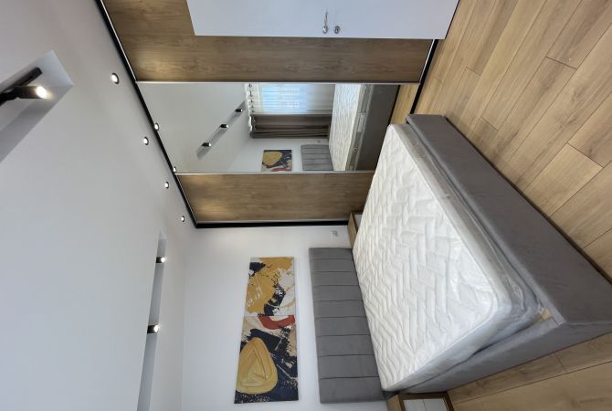 Shtepi ne shitje Apartament ne Tirane, 1+1, Mobilimi E mobiluar, Pagesa 93,000  Euro.