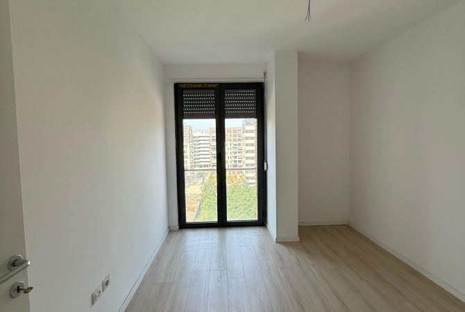 Shtepi ne shitje Apartament ne Tirane, 3+1, Mobilimi Bosh, pa mobiluar, Pagesa 250,000  Euro.