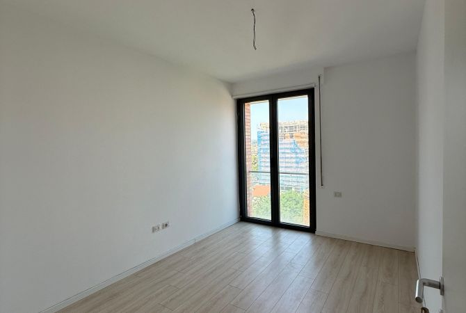 Shtepi ne shitje Apartament ne Tirane, 3+1, Mobilimi Bosh, pa mobiluar, Pagesa 250,000  Euro.