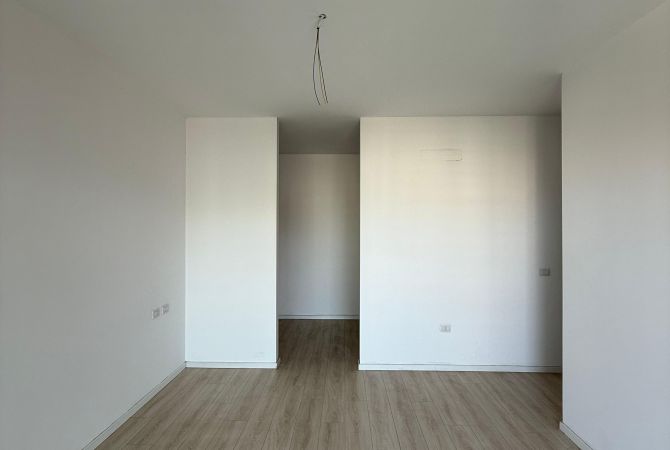 Shtepi ne shitje Apartament ne Tirane, 3+1, Mobilimi Bosh, pa mobiluar, Pagesa 250,000  Euro.