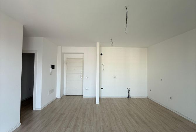 Shtepi ne shitje Apartament ne Tirane, 3+1, Mobilimi Bosh, pa mobiluar, Pagesa 250,000  Euro.