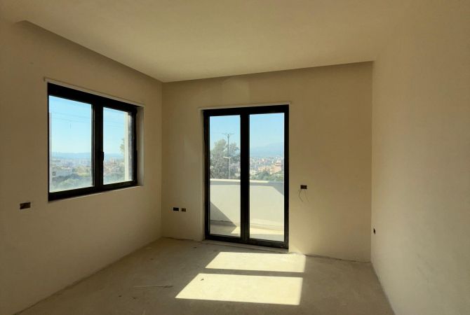 Shtepi ne shitje Apartament ne Tirane, 3+1, Mobilimi Bosh, pa mobiluar, Pagesa 399,000  Euro.