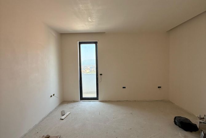Shtepi ne shitje Apartament ne Tirane, 3+1, Mobilimi Bosh, pa mobiluar, Pagesa 399,000  Euro.