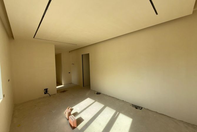 Shtepi ne shitje Apartament ne Tirane, 3+1, Mobilimi Bosh, pa mobiluar, Pagesa 399,000  Euro.