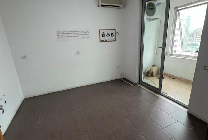 Shtepi me qera Apartament ne Tirane, 2+1, Mobilimi Bosh, pa mobiluar, Pagesa 700  Euro.