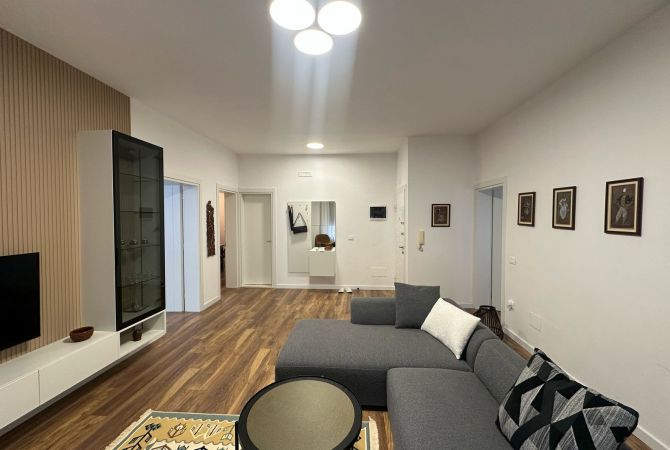 Shtepi me qera Apartament ne Tirane, 2+1, Mobilimi E mobiluar, Pagesa 800  Euro.