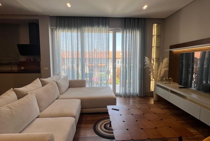 Shtepi me qera 2+1 ne Tirane - 1,200 Euro