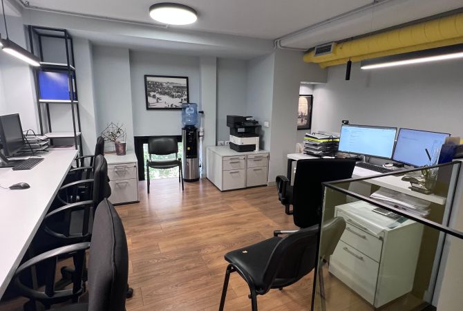 Ambient biznesi me qera 3+1 ne Tirane - 1,200 Euro