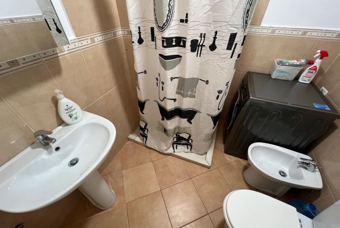 Shtepi me qera Apartament ne Tirane, 2+1, Mobilimi E mobiluar, Pagesa 800  Euro.