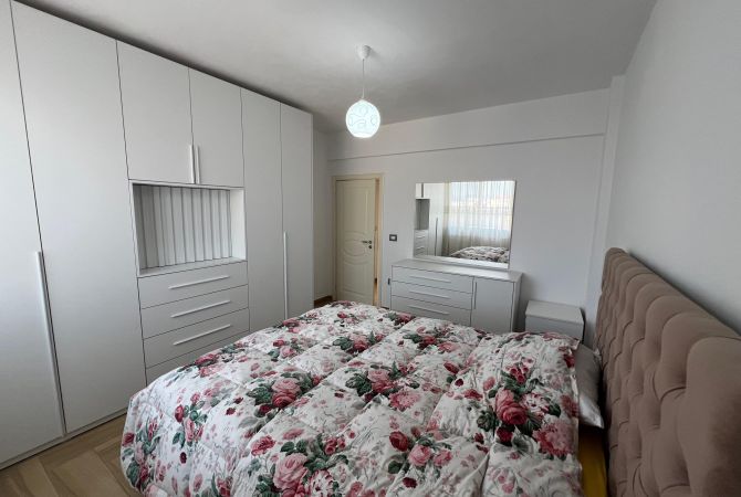 Shtepi me qera Apartament ne Tirane, 2+1, Mobilimi E mobiluar, Pagesa 900  Euro.