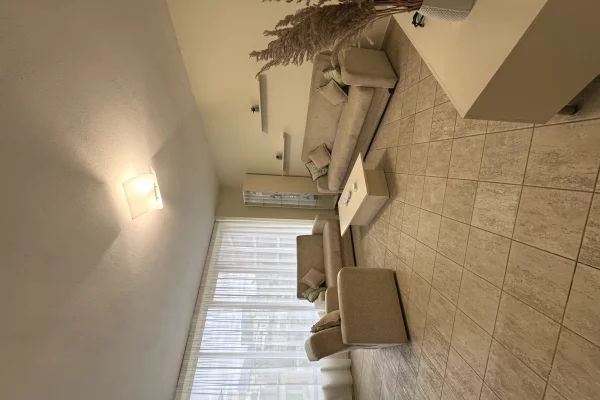 Shtepi me qera 1+1 ne Tirane - 55,000 Leke