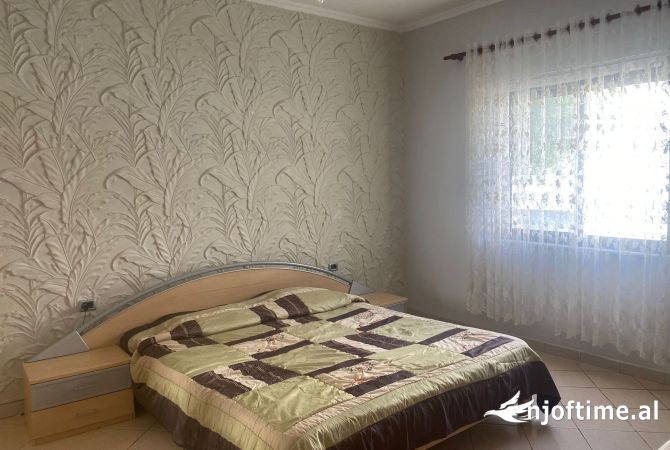 Shtepi me qera Shtepi Private ne Tirane, 3+1, Mobilimi E mobiluar, Pagesa 40,000  Leke.