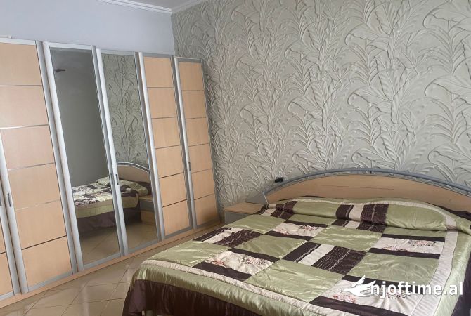 Shtepi me qera Shtepi Private ne Tirane, 3+1, Mobilimi E mobiluar, Pagesa 40,000  Leke.