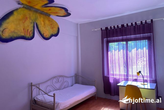 Shtepi me qera Shtepi Private ne Tirane, 3+1, Mobilimi E mobiluar, Pagesa 40,000  Leke.