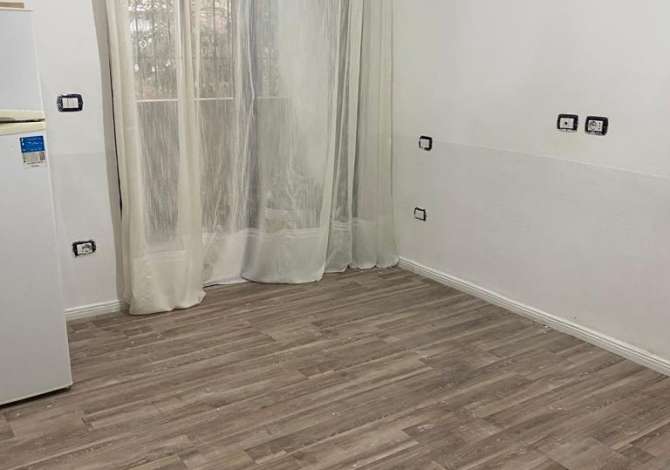 Ambient biznesi me qera 3+1 ne Tirane - 40,000 Leke