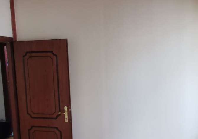 Ambient biznesi me qera 3+1 ne Tirane - 15,000 Leke
