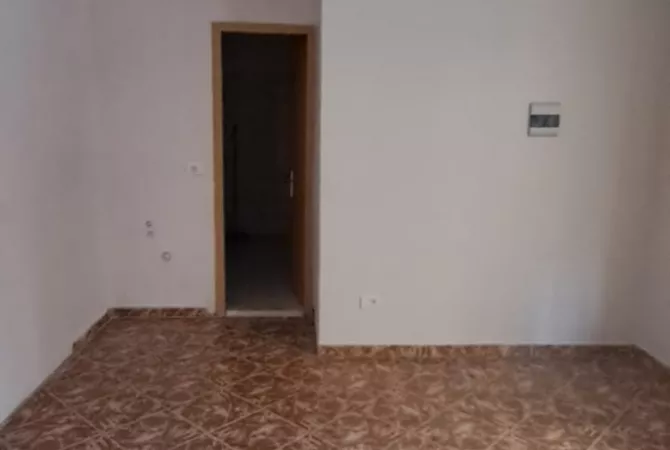 Ambjent biznesi me qera 3+1 ne Tirane - 400 Euro
