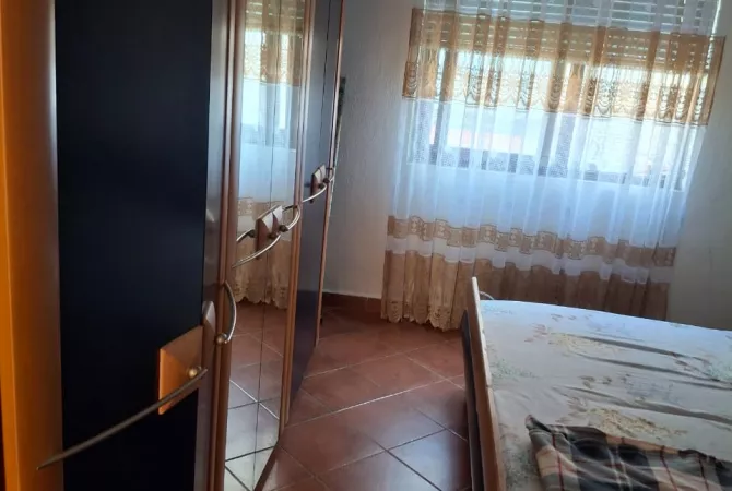 Shtepi me qera 1+1 ne Tirane - 25,009 Leke