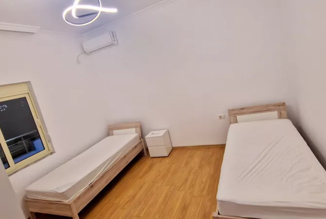 Shtepi me qera Shtepi Private ne Tirane, 3+1, Mobilimi E mobiluar, Pagesa 500  Euro.