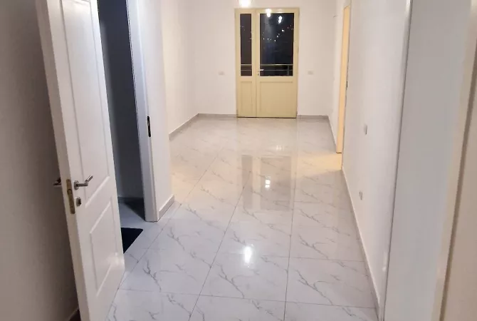 Shtepi me qera Shtepi Private ne Tirane, 3+1, Mobilimi E mobiluar, Pagesa 500  Euro.